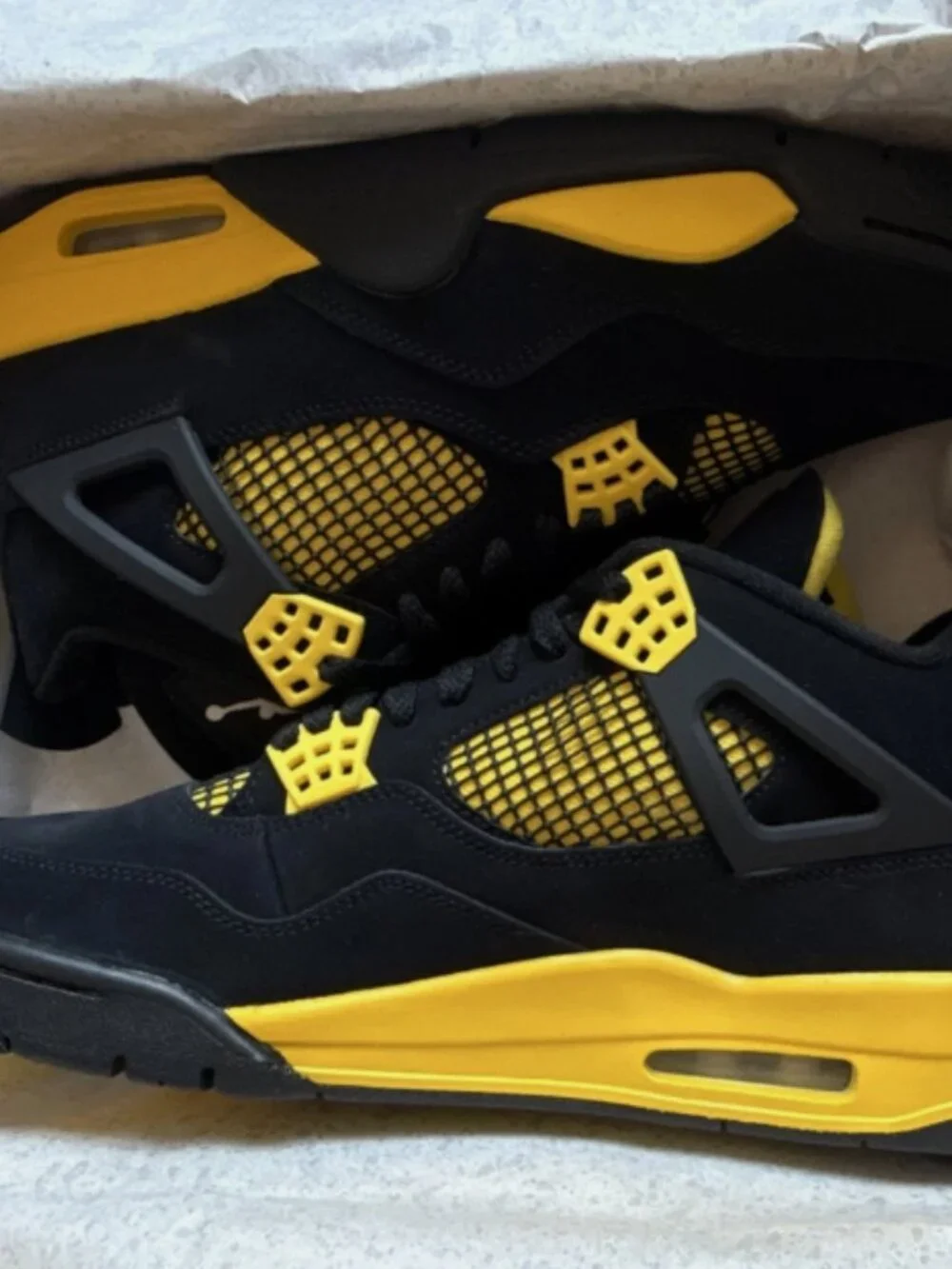 Jordan Air Jordan 4 Retro Thunder BlackTour Yellow